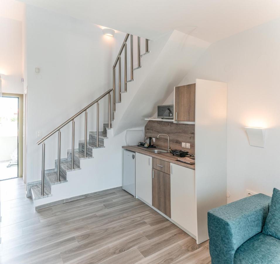 Oliva Suites Nikiti  Eksteriør billede